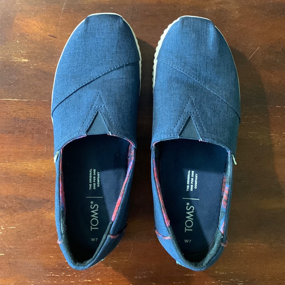 TOMS slips on sneakers size 7